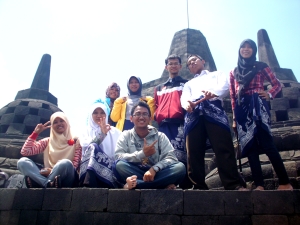 'Puncak' Borobudur :) bersama Kesra UKM Penelitian